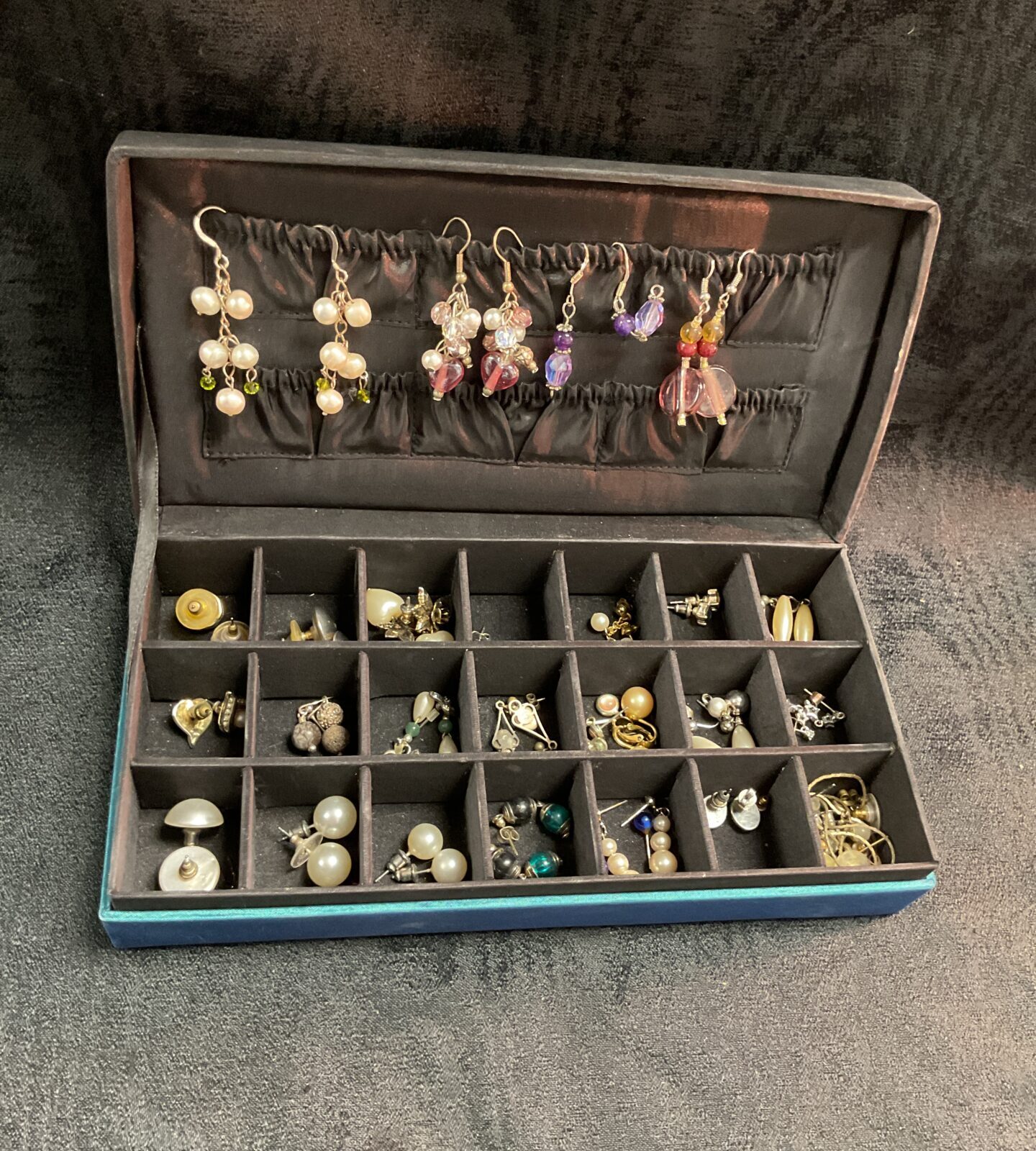 Collection of mixed vintage earrings
