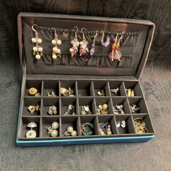 Collection of mixed vintage earrings