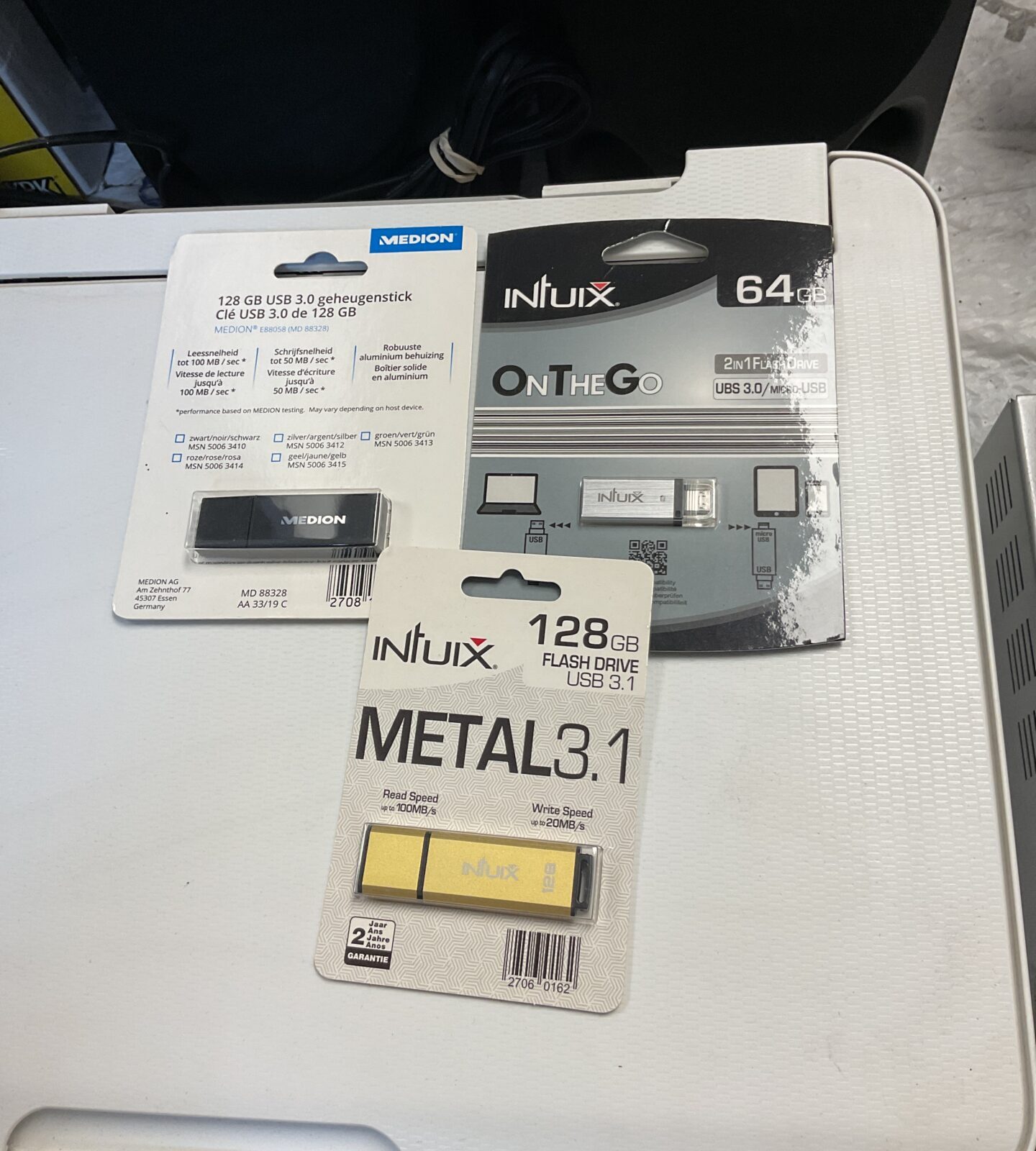Three new usb memory sticks 128gb & 64mb