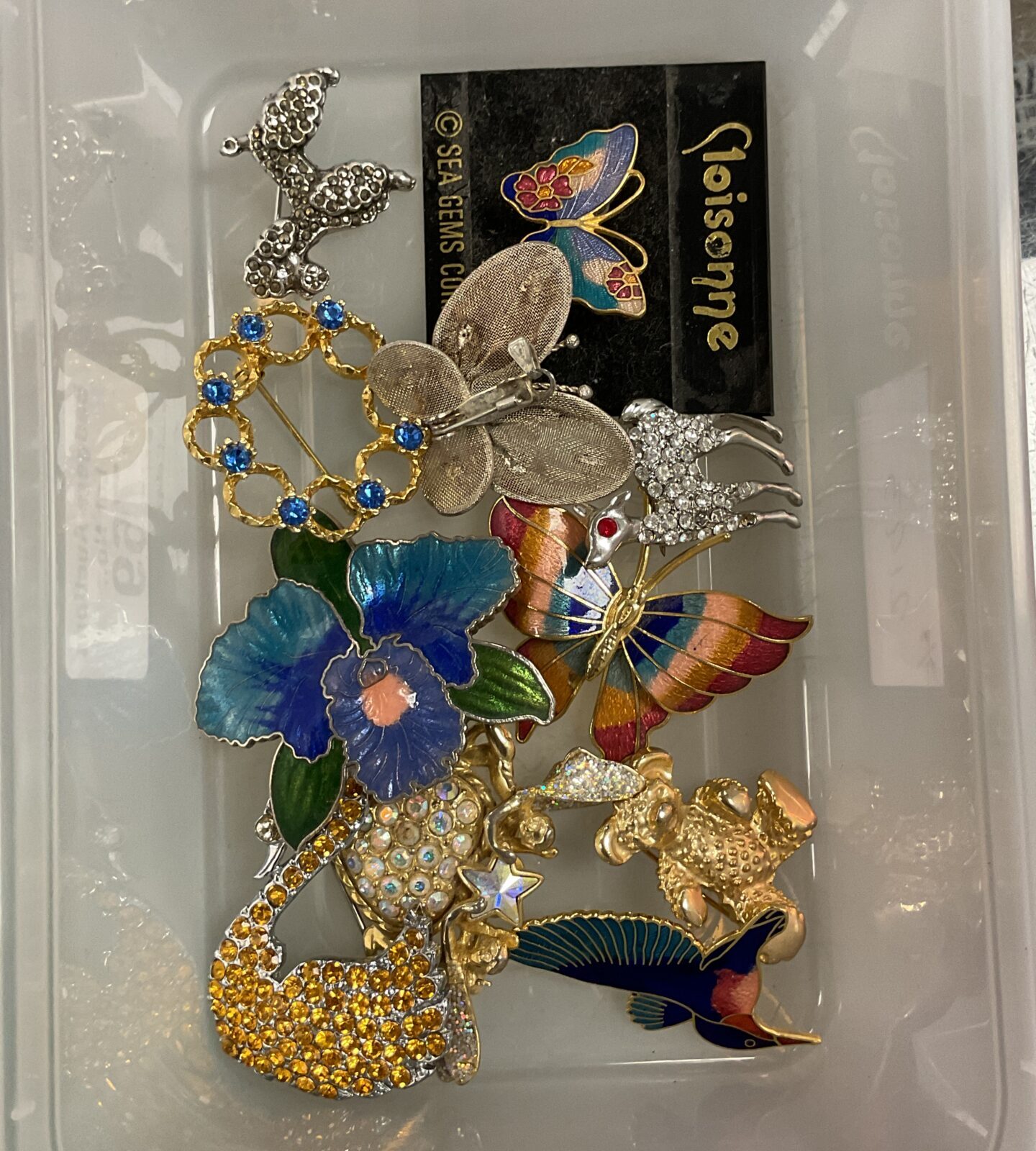 Box of mixed brooches