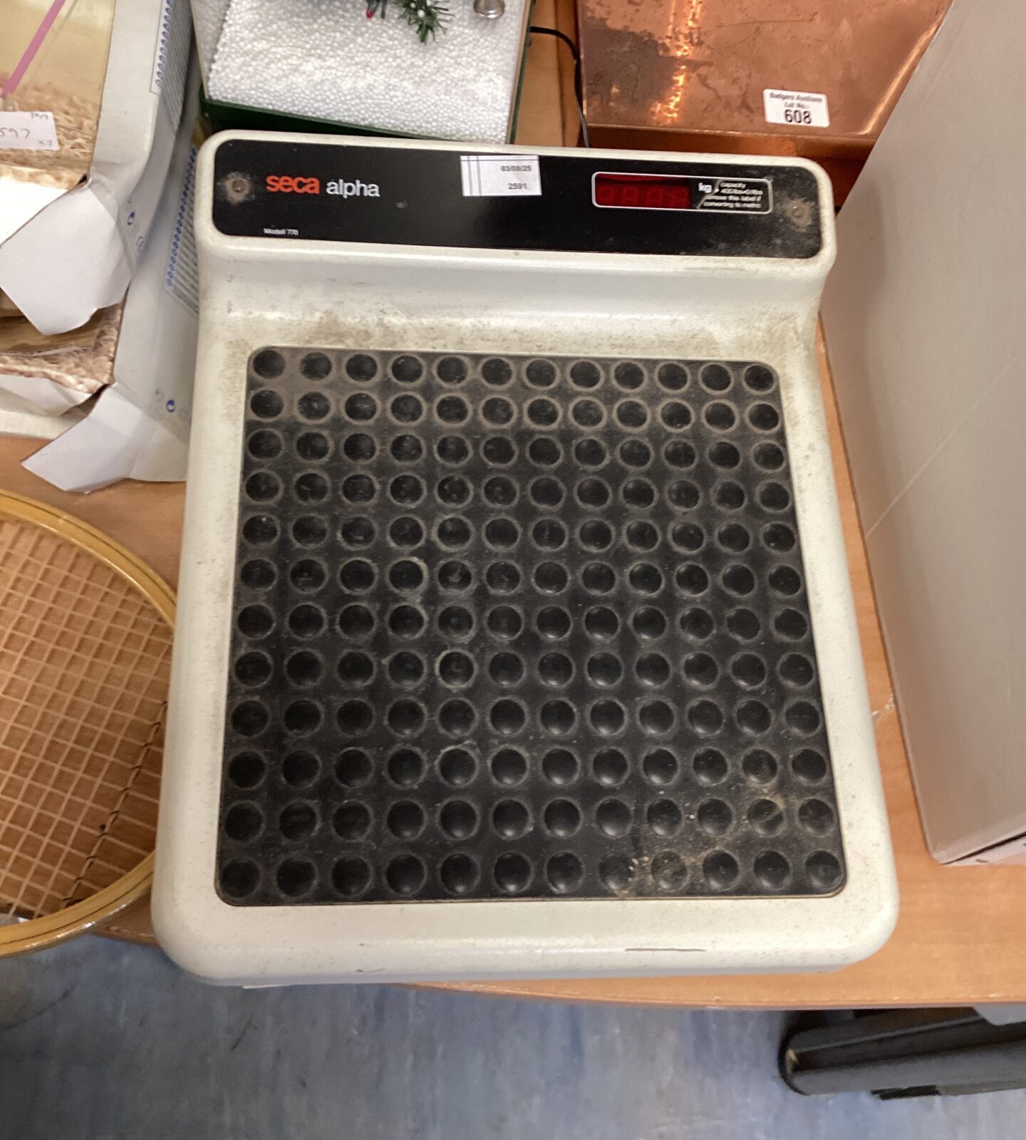 Set of seca alpha weighing scales