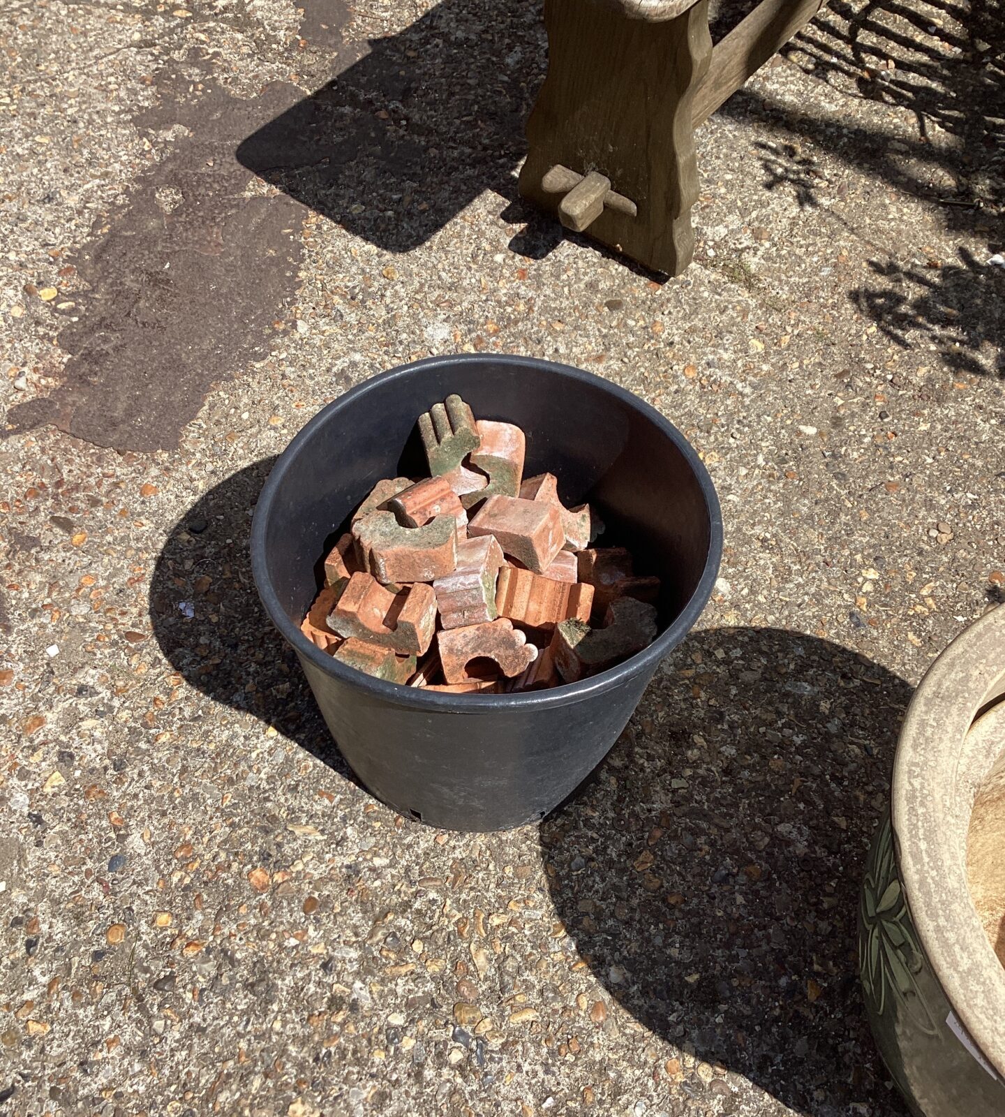 Quantity of garden planter feet