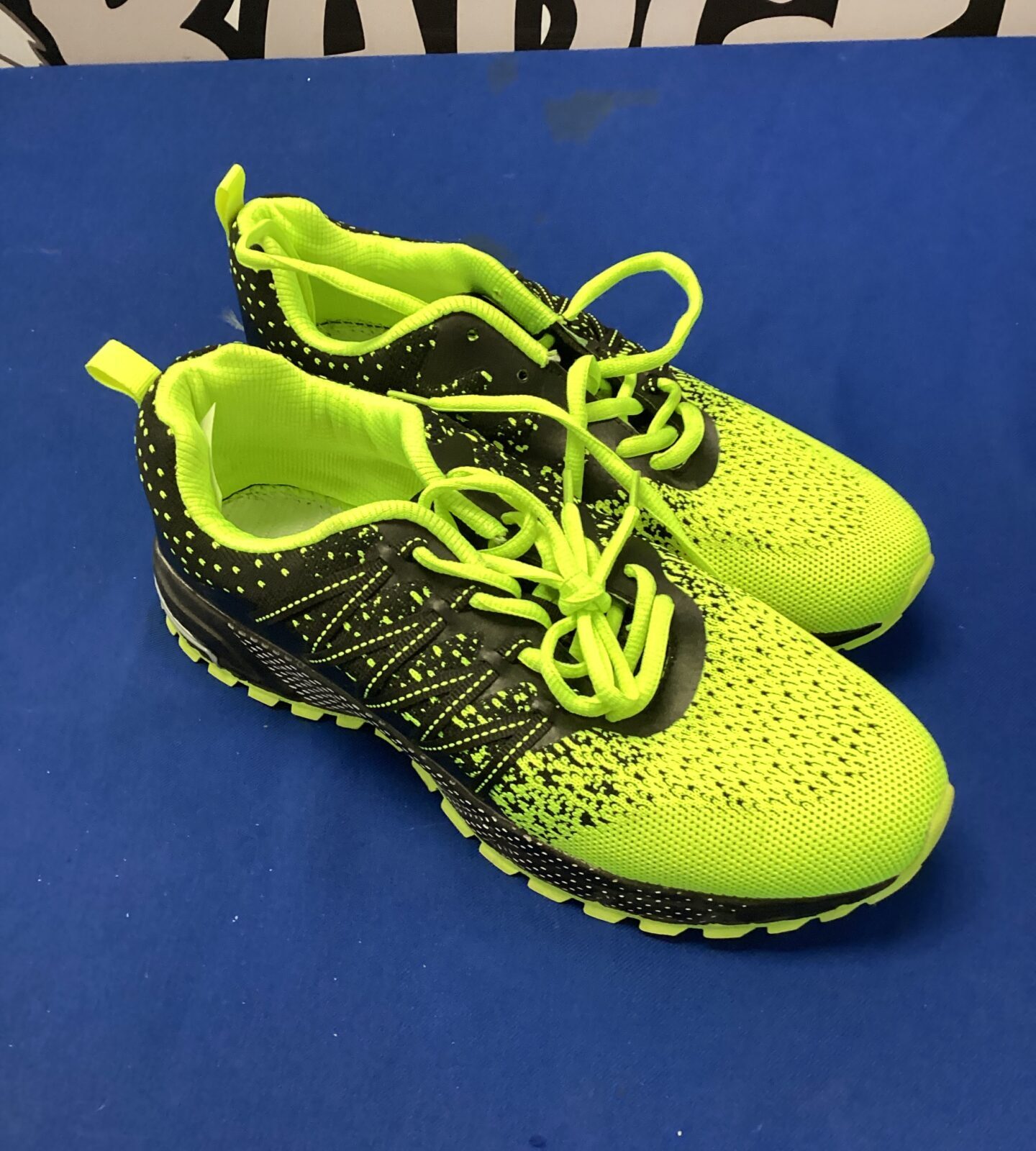 Pair of ubfen running trainers size 44