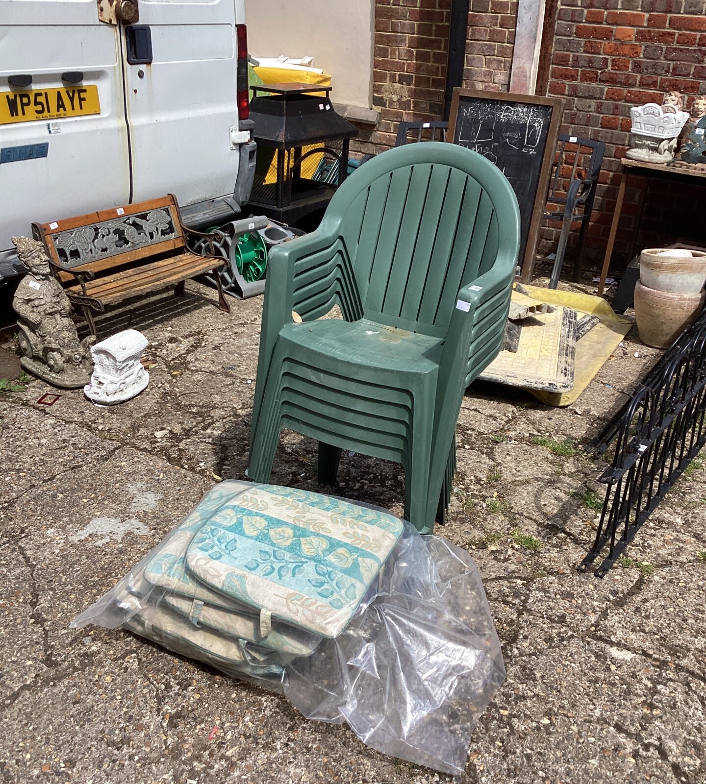 Six garden chairs with Cushions