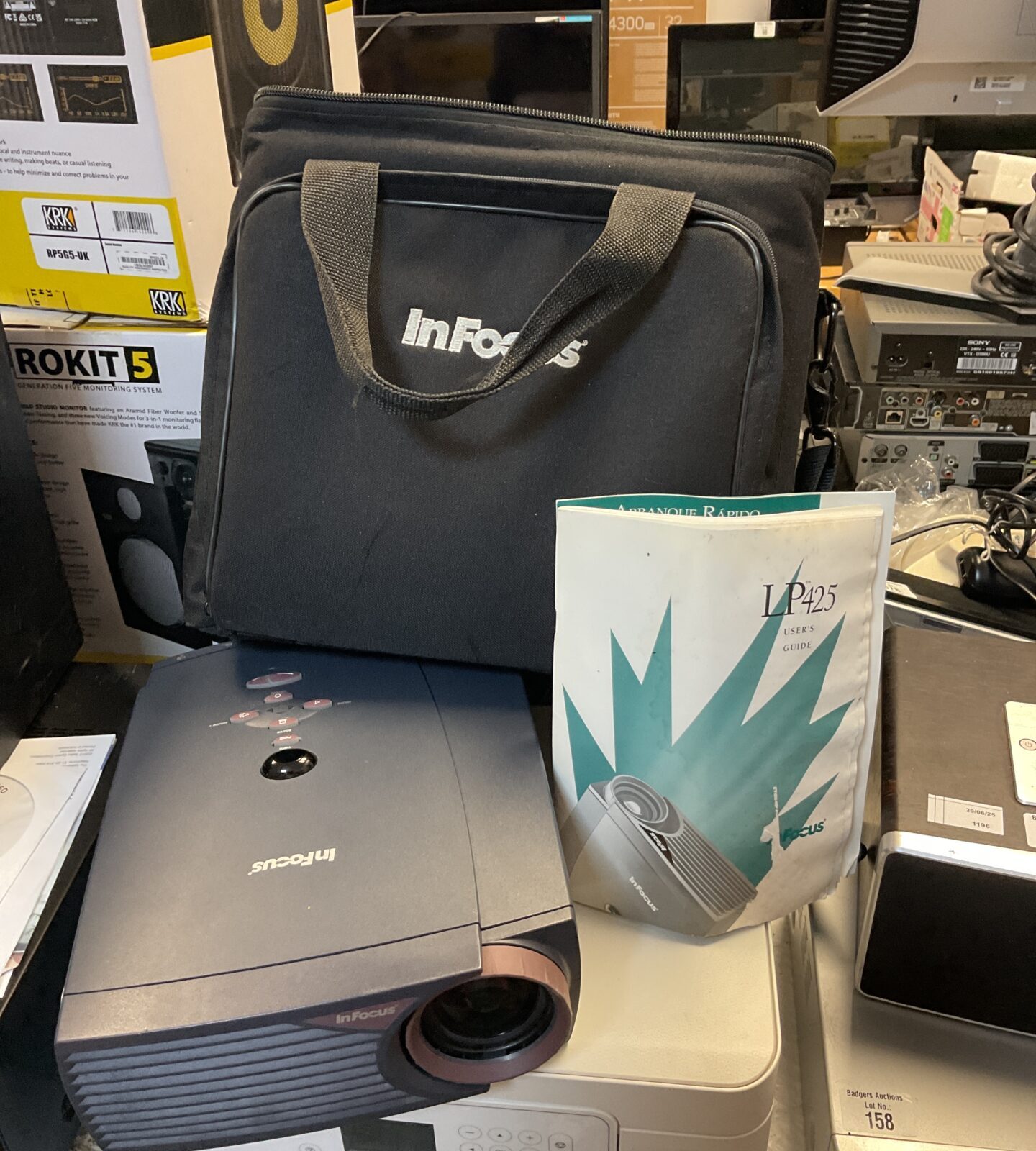Infocus lp425 projector with cables