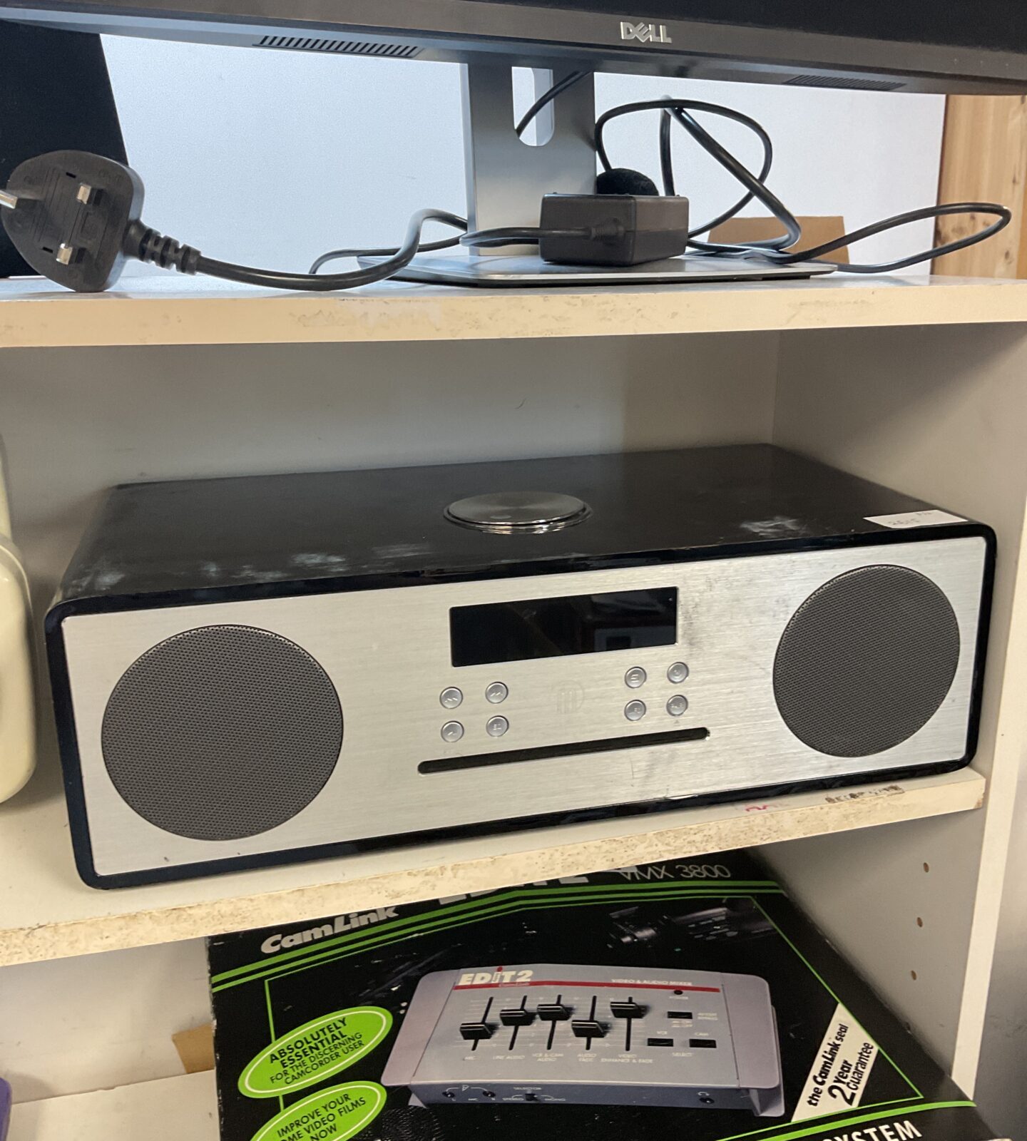 Majority dab cd radio system