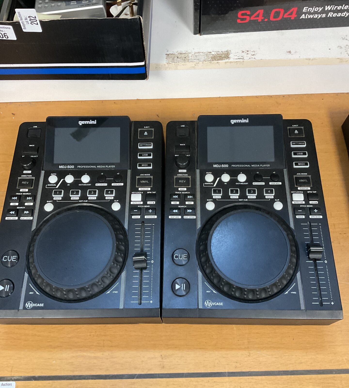 Pair of gemini mdj-500 dj media players