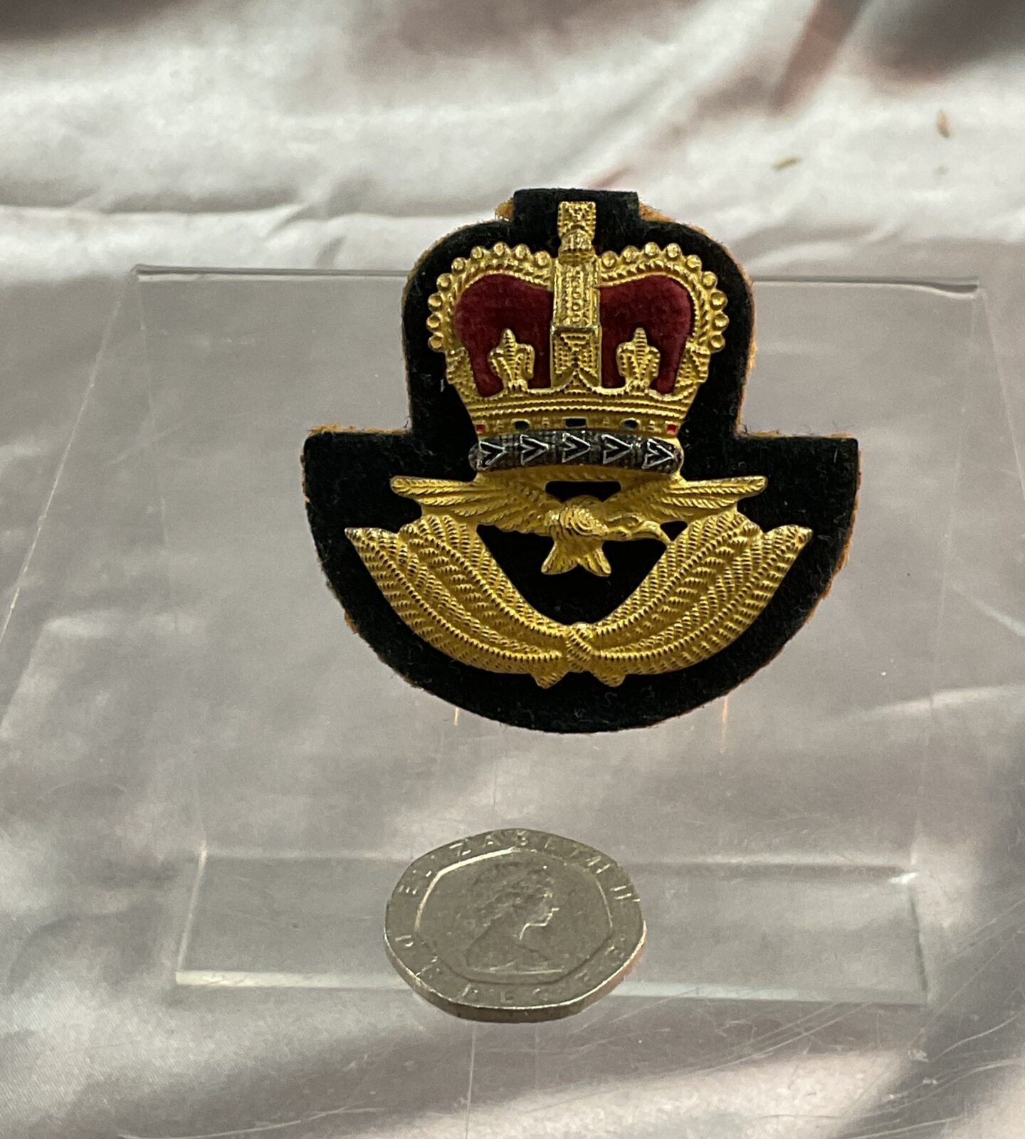 Royal Air Force RAF Warrant officers cap badge queens crown unused