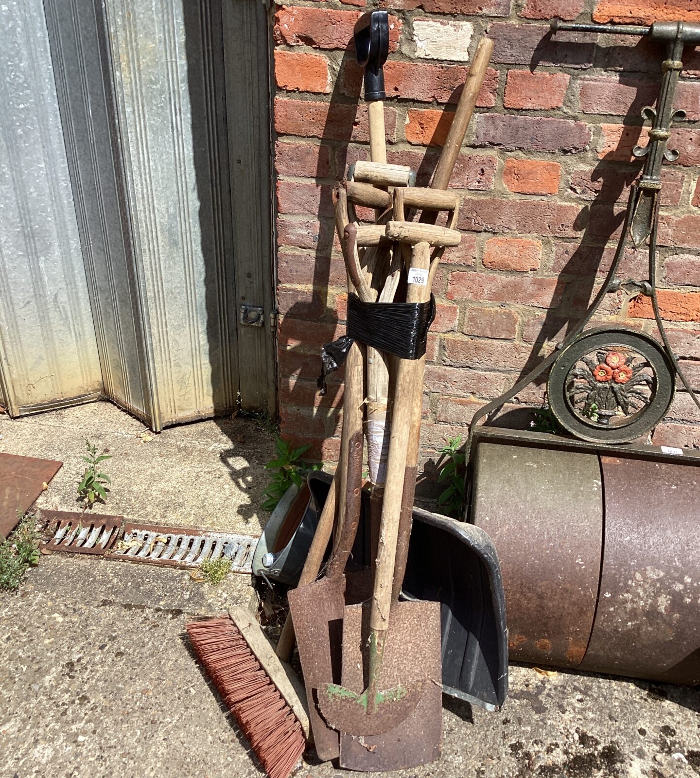 Quantity of vintage garden tools