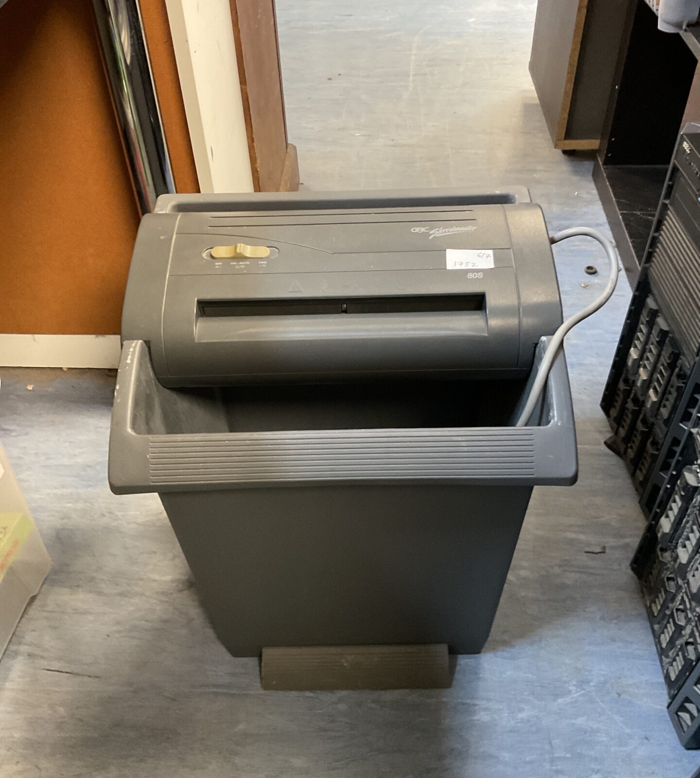 Gbc shredmaster paper shredder working