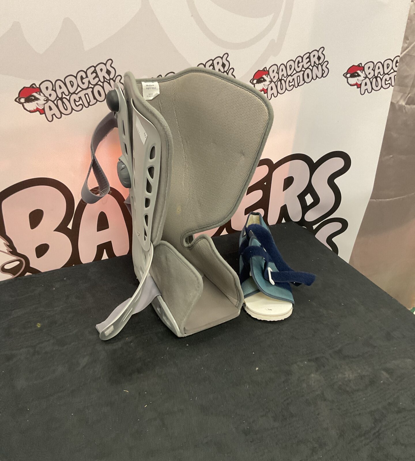 Two foot braces