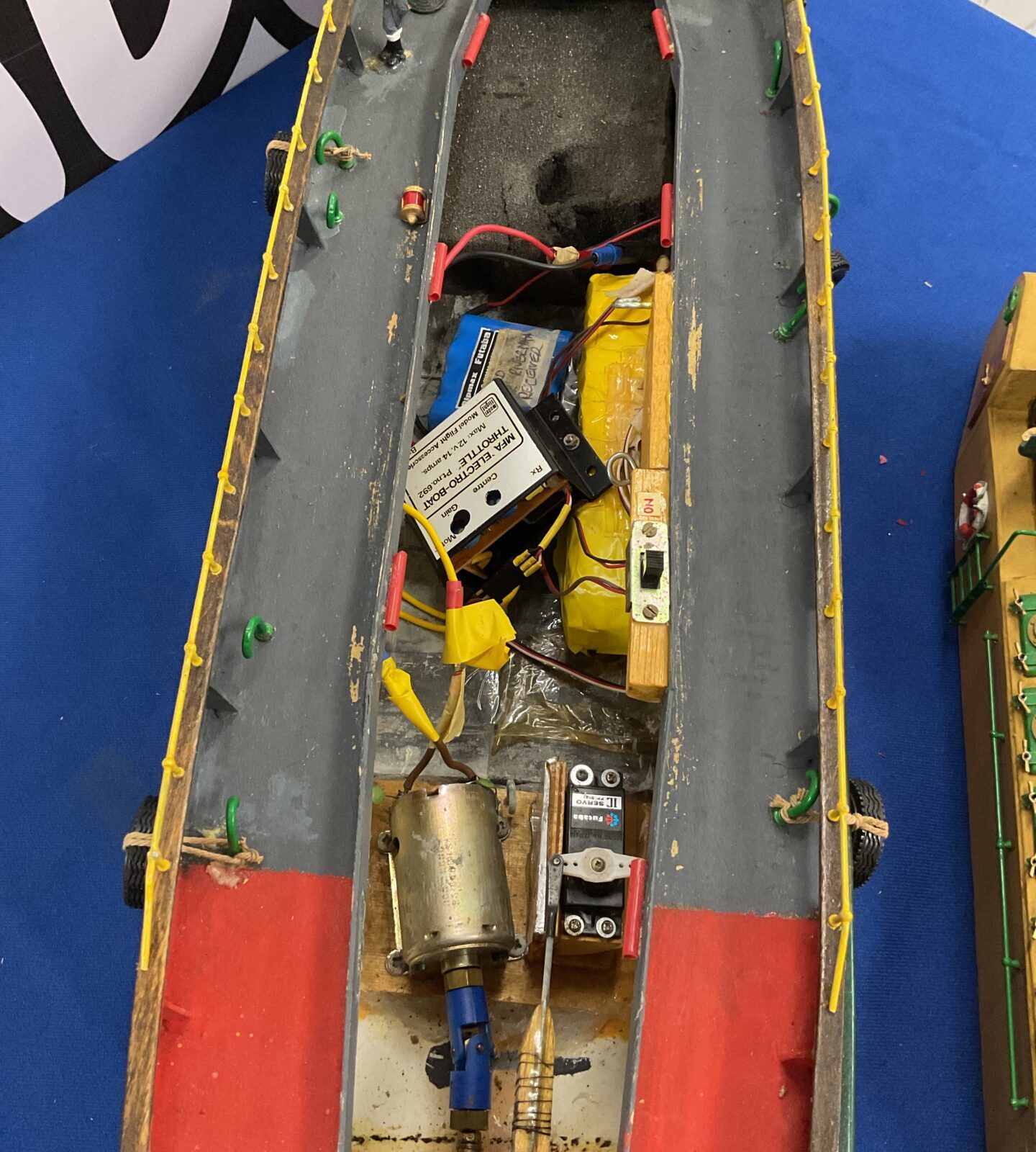 Radio control 32” riverman barge - Image 4