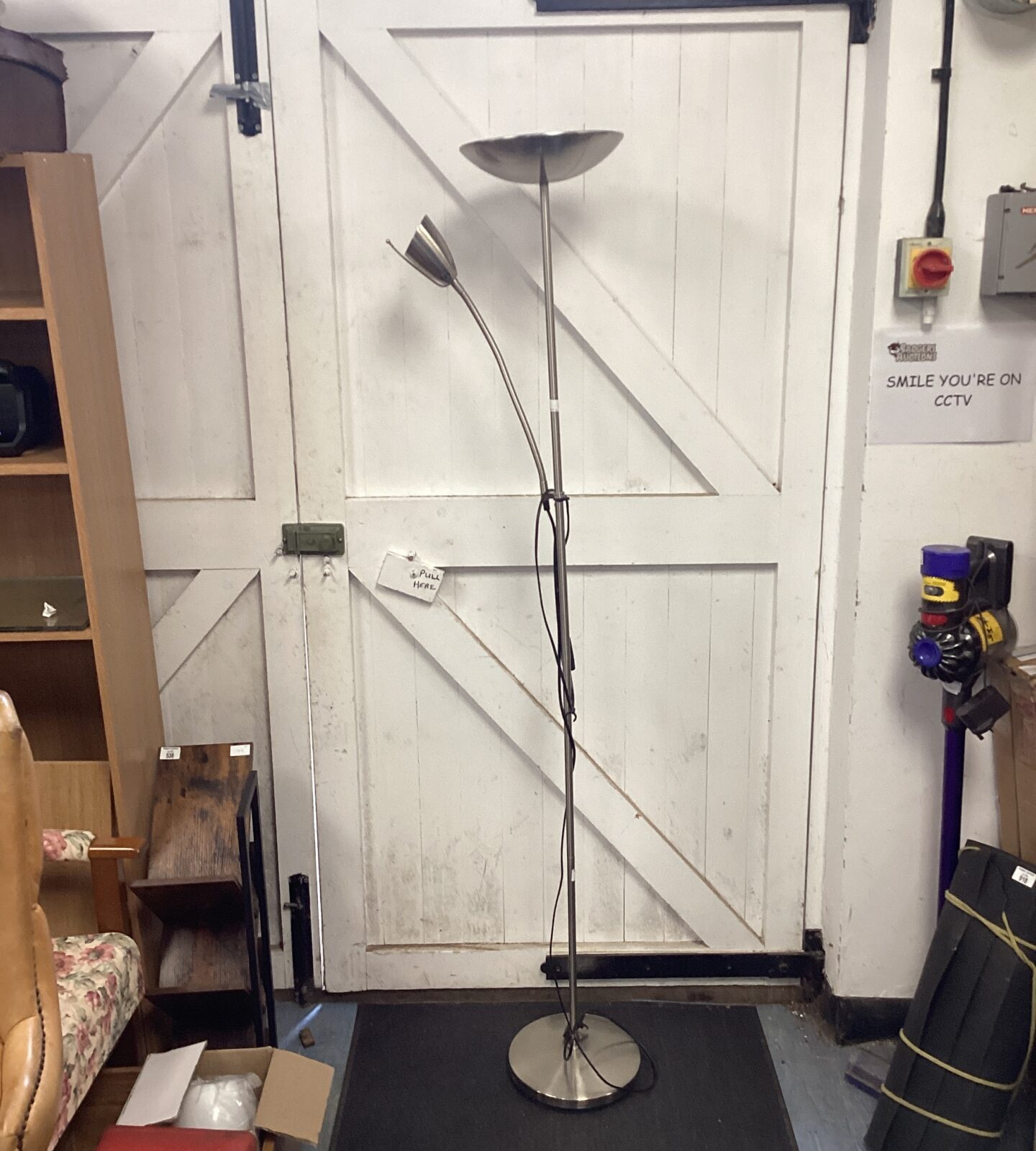 Floor standing uplighter with reading lamp