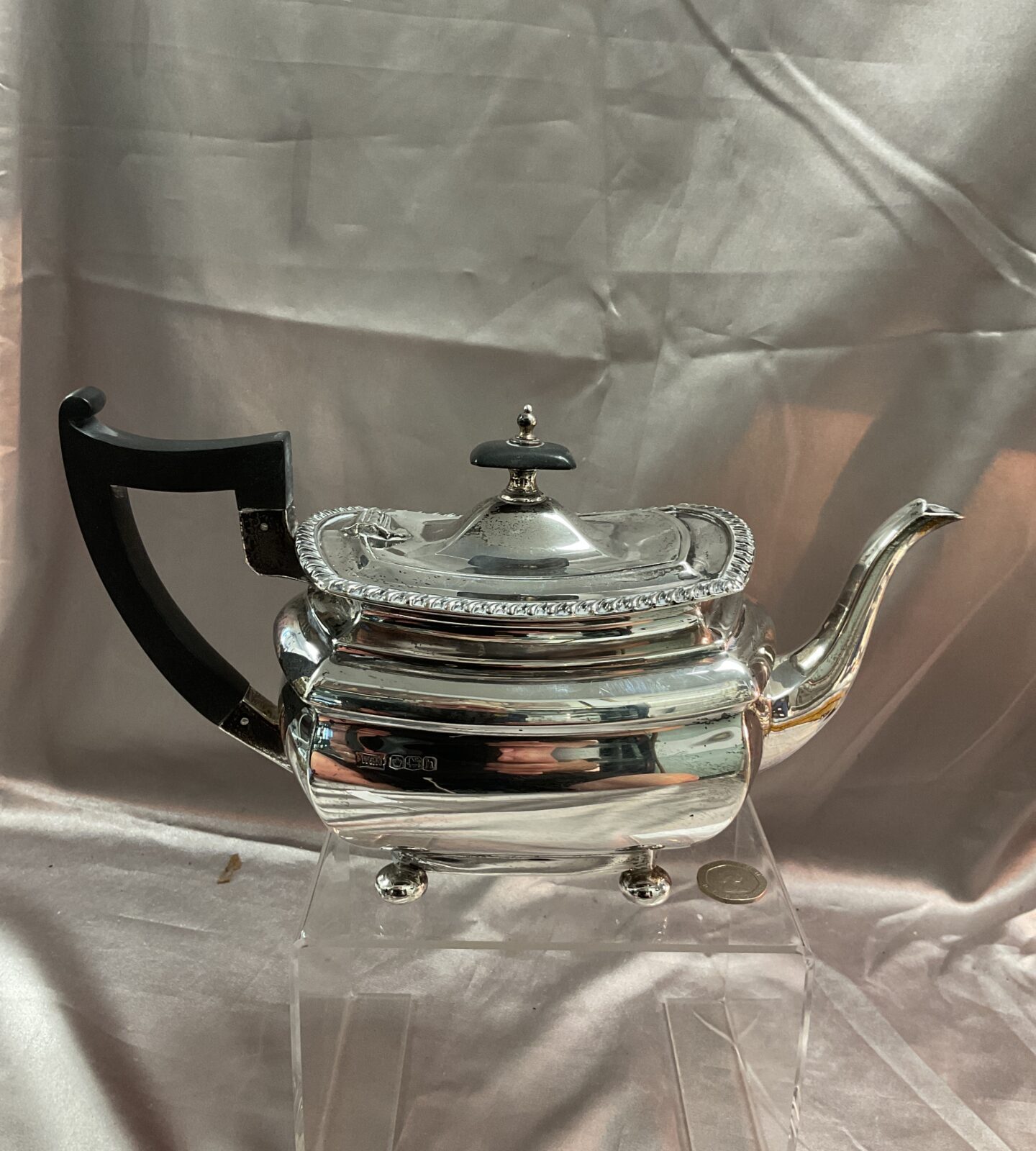 Walker & hall Sheffield hallmarked 1925 sterling silver tea pot 595g gross