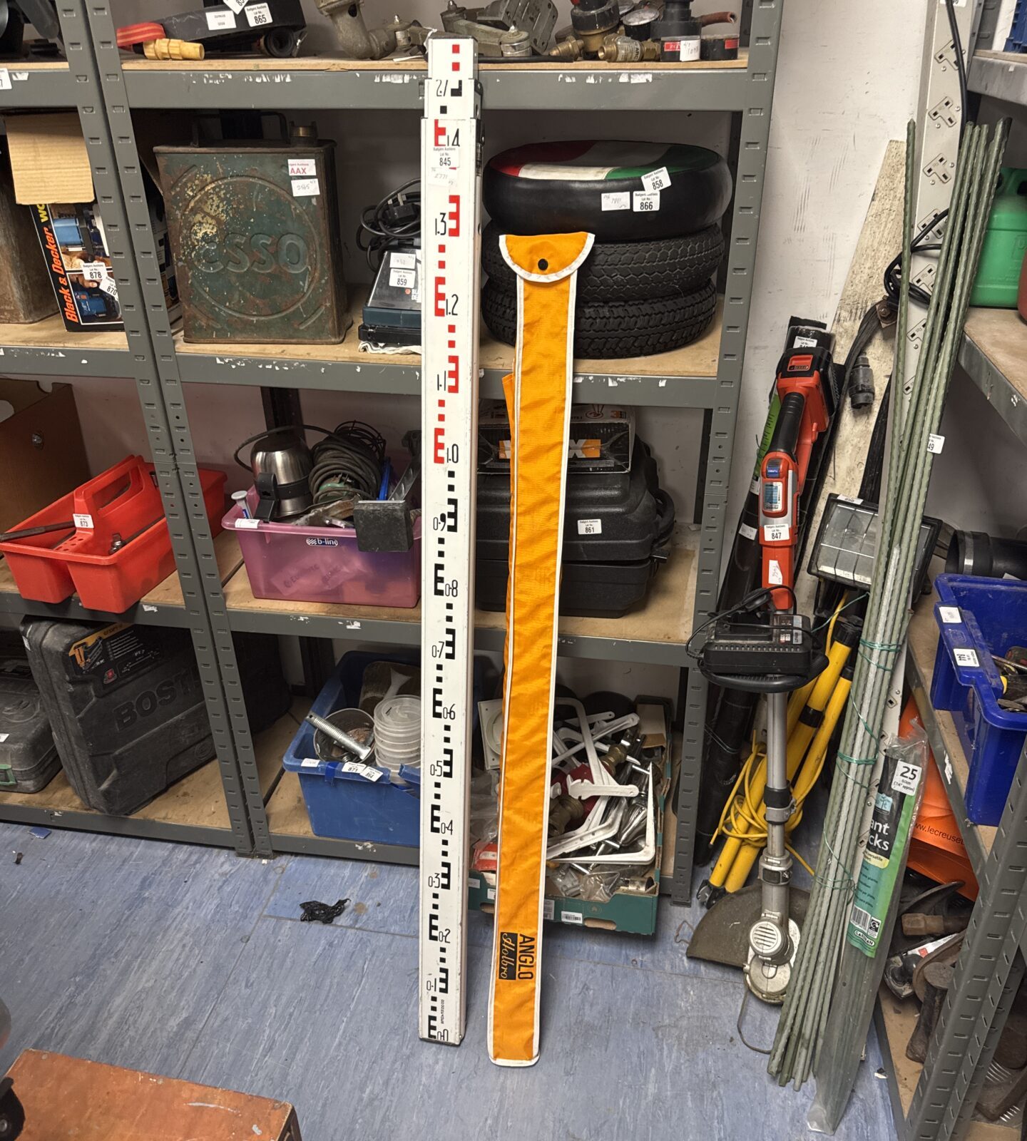 Two telescopic measuring rods