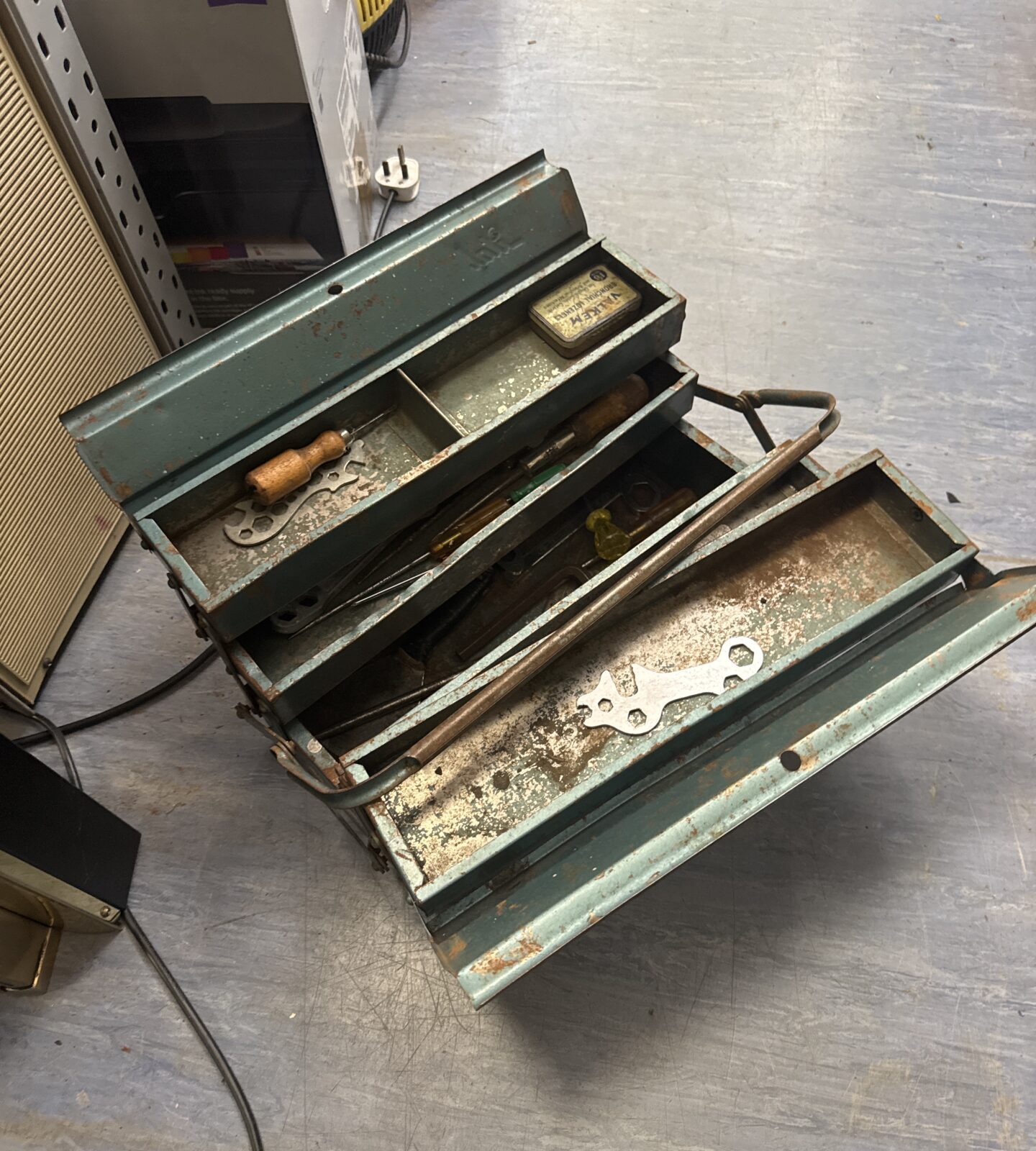 Vintage cantilever toolbox with contents