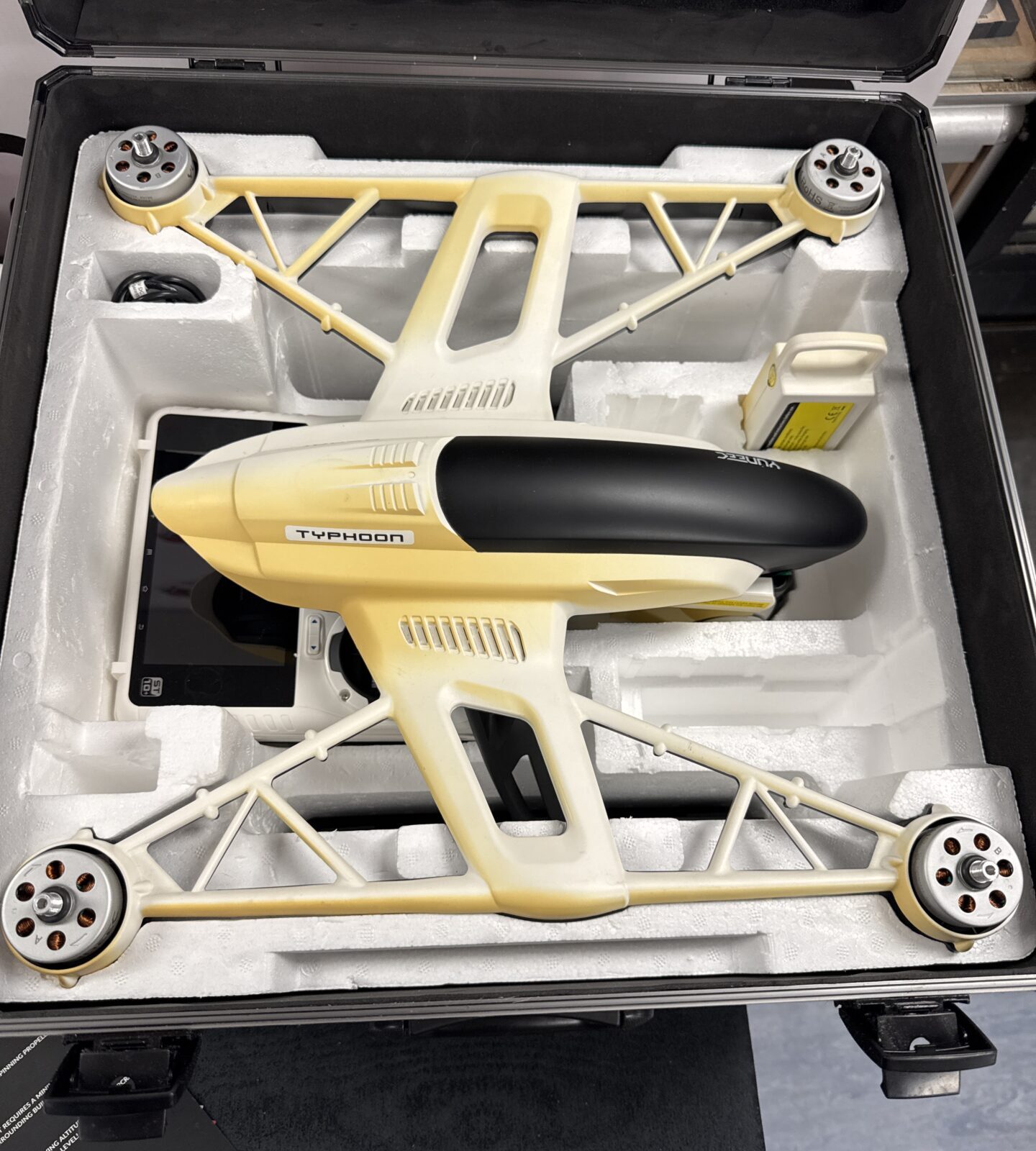 Yuntec q500 typhoon+ drone with travel case, manuals & accessories - Image 2