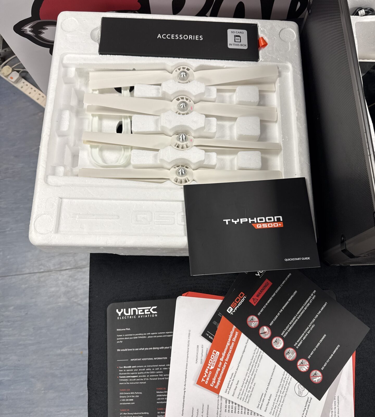 Yuntec q500 typhoon+ drone with travel case, manuals & accessories - Image 3
