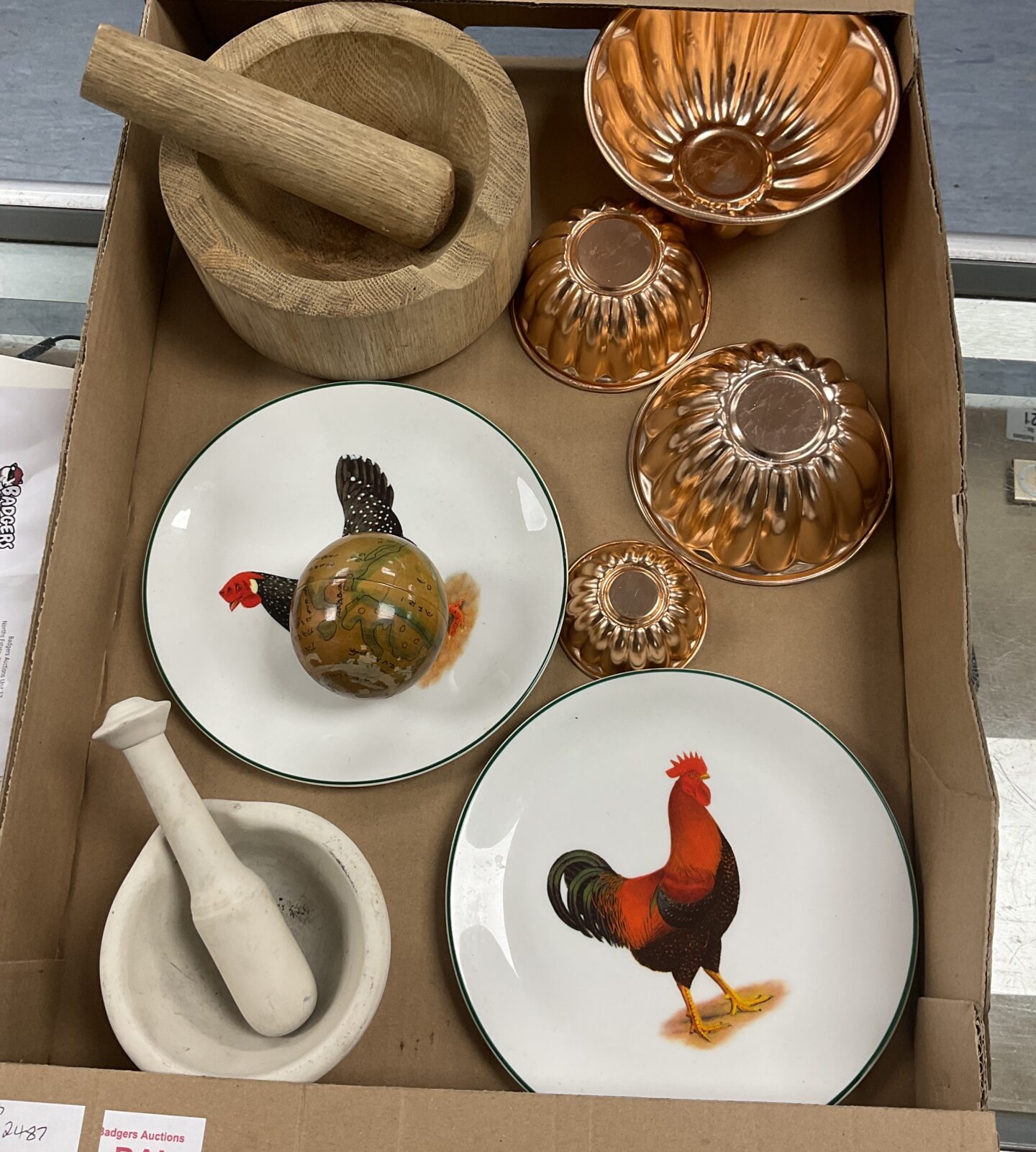 box mixed kitchen items inc copper jelly moldsand mortar and pestles