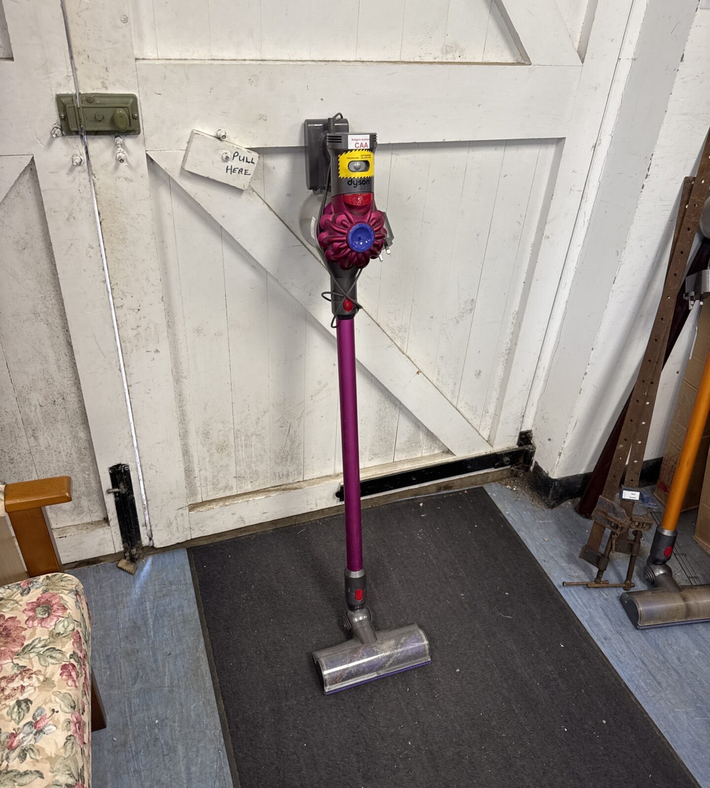 Dyson cordless hoover with charger - powers on but low battery, main stem feels wobbly