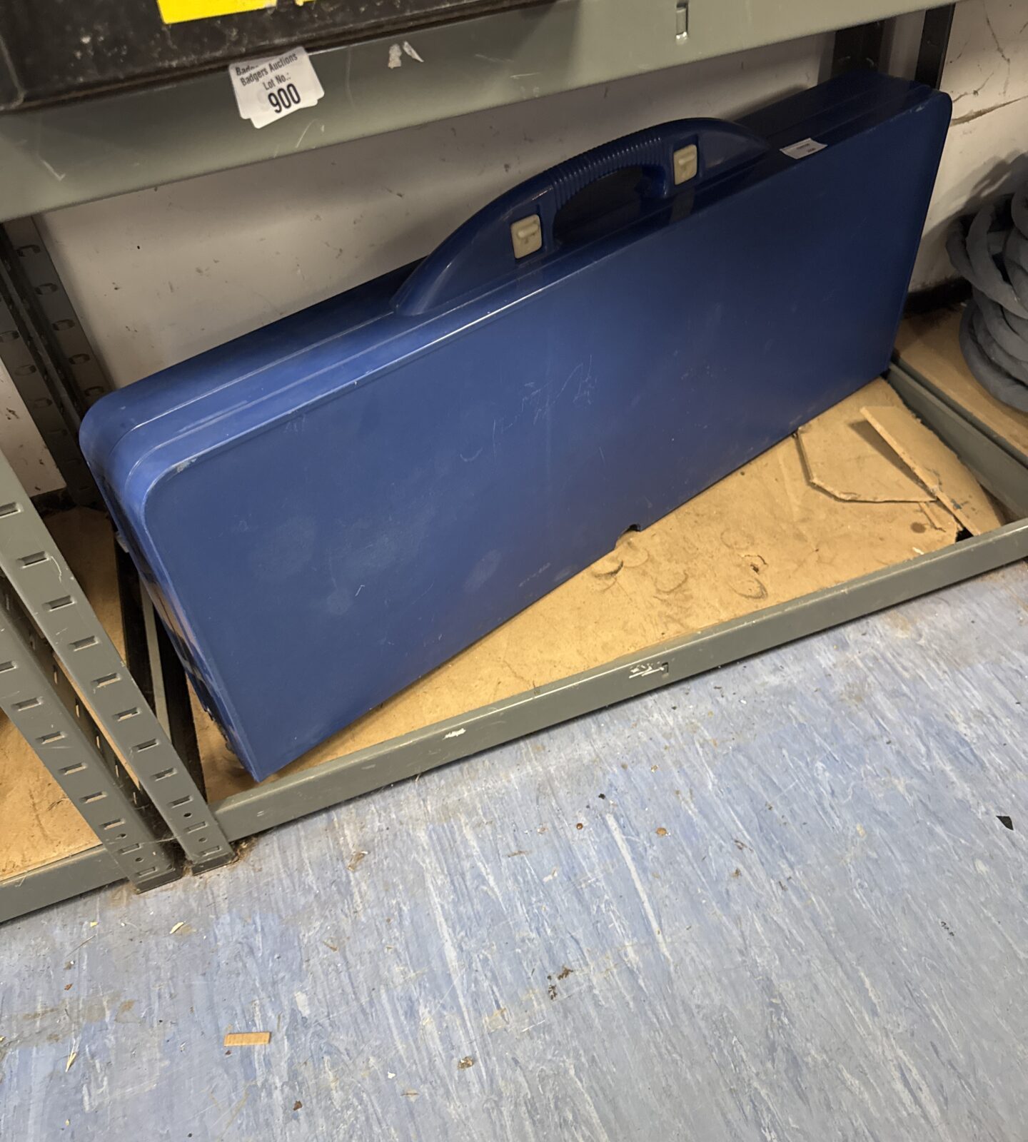 Folding picnic table