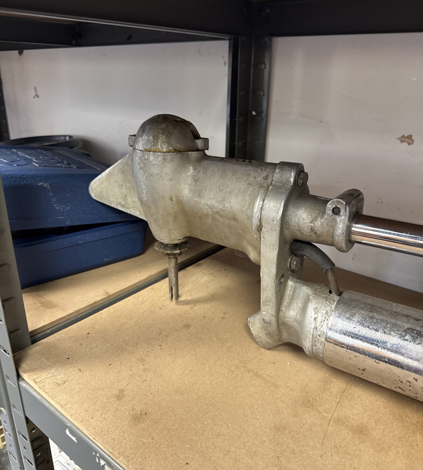 Vintage seagull outboard motor body for restoration - Image 2