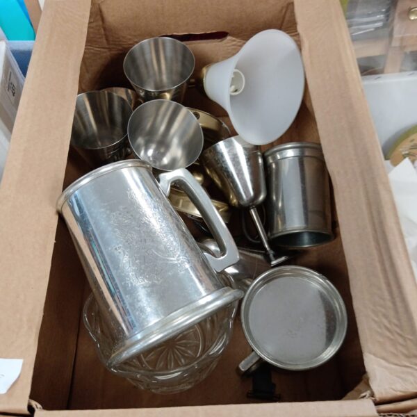 Box with pewter tankards, cups & table lamps