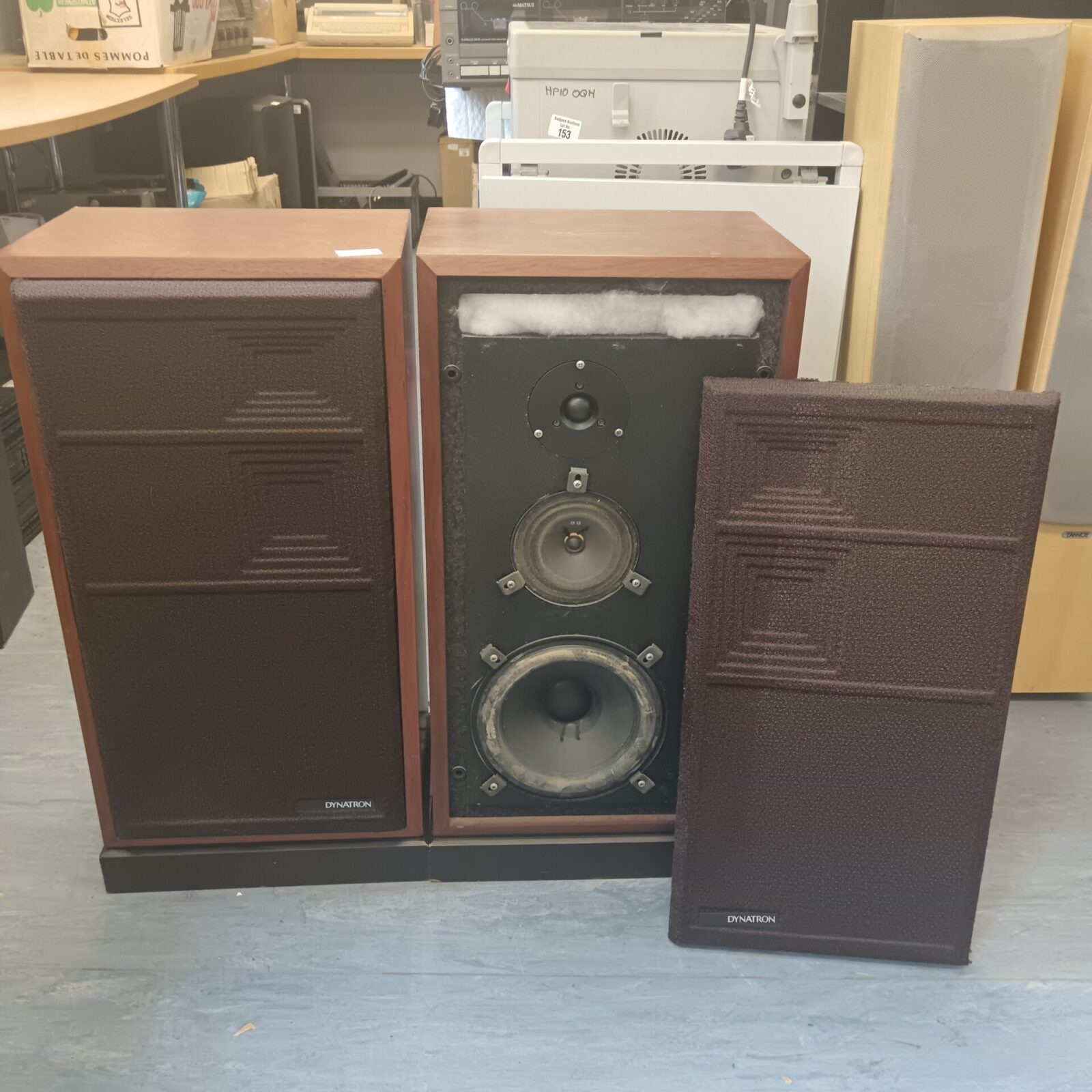 Pair of dynatron model ls 3238.cr speakers