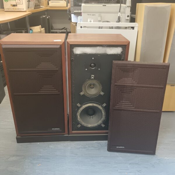Pair of dynatron model ls 3238.cr speakers
