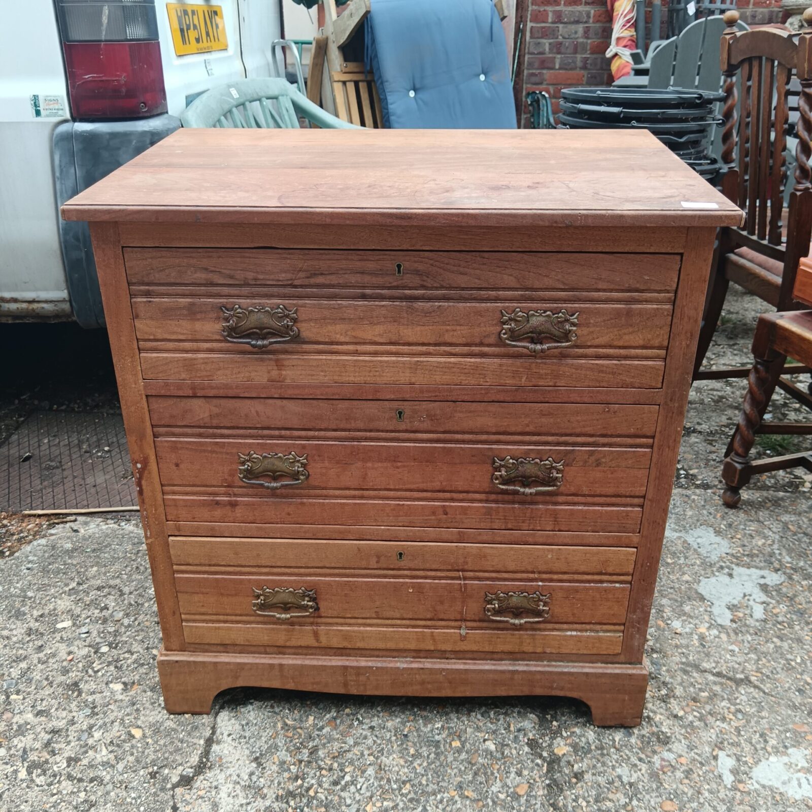 Three drawer chest of drawers