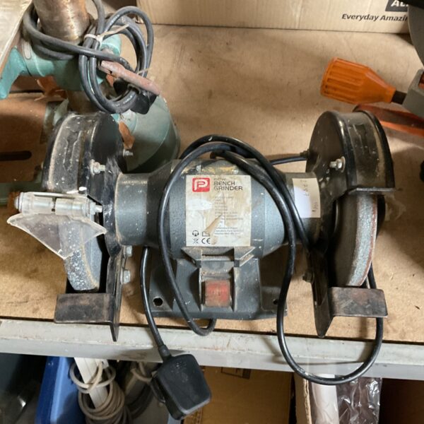 Performance Power 150w bench grinder in used condition.