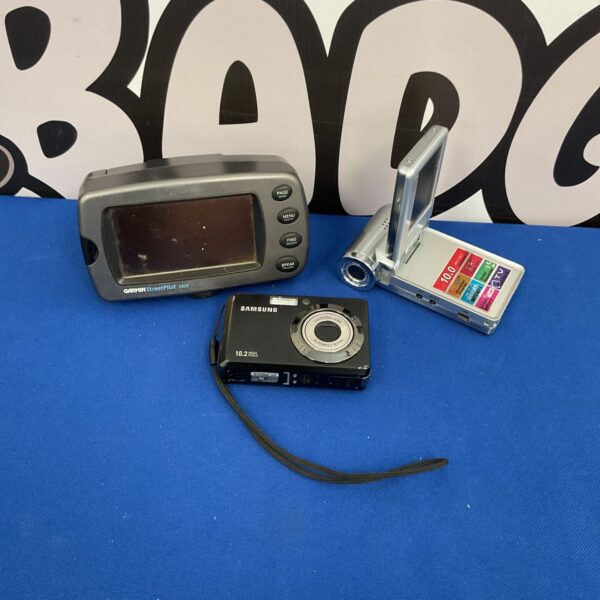 Vintage camera lot including Samsung, Zennox and Garmin StreetPilot GPS.