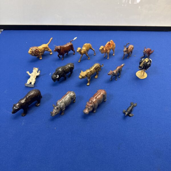 Vintage lead animal lot including Britains and Warren figures.