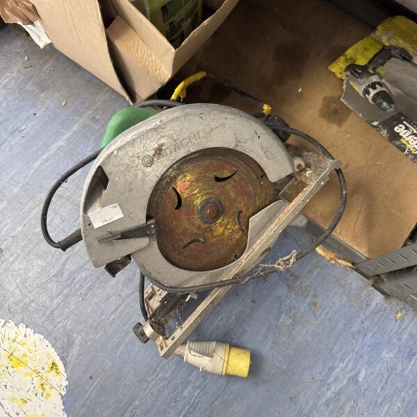 Large hitachi 110v circular saw - untested, cable has 2 tape repairs