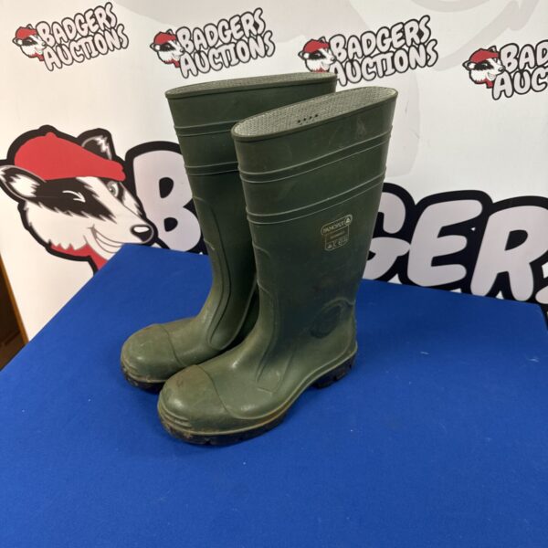 Gents size 8 Panoply Gignac2 wellington boots for outdoor use.