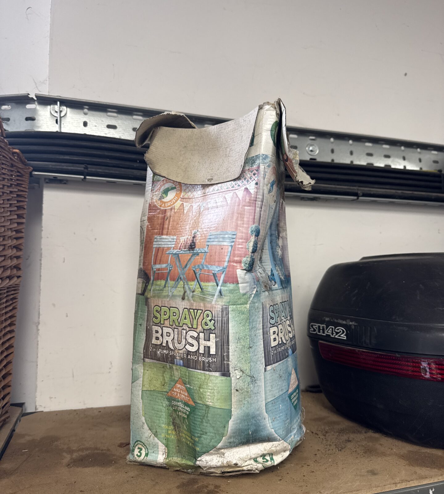 Spray & brush fence painting pump sprayer & brush
