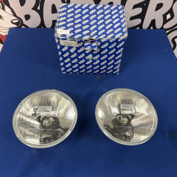 Pair of Wipac RTC4615K halogen headlights for classic cars.