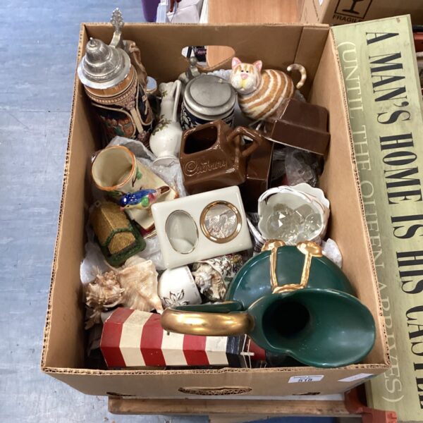 Mixed house clearance lot with vintage tankard, mug and lighthouse.