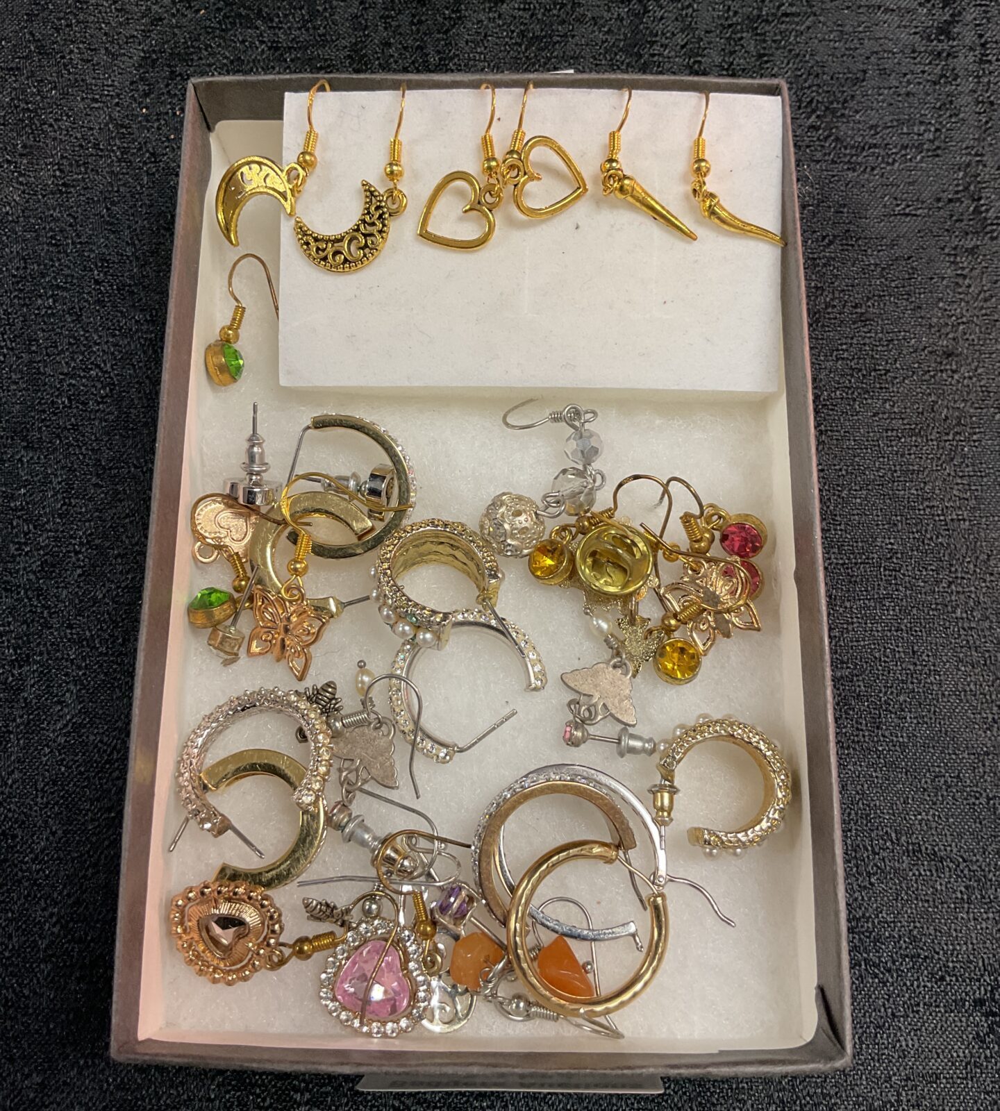 Collection of earrings inc silver and silver gilt