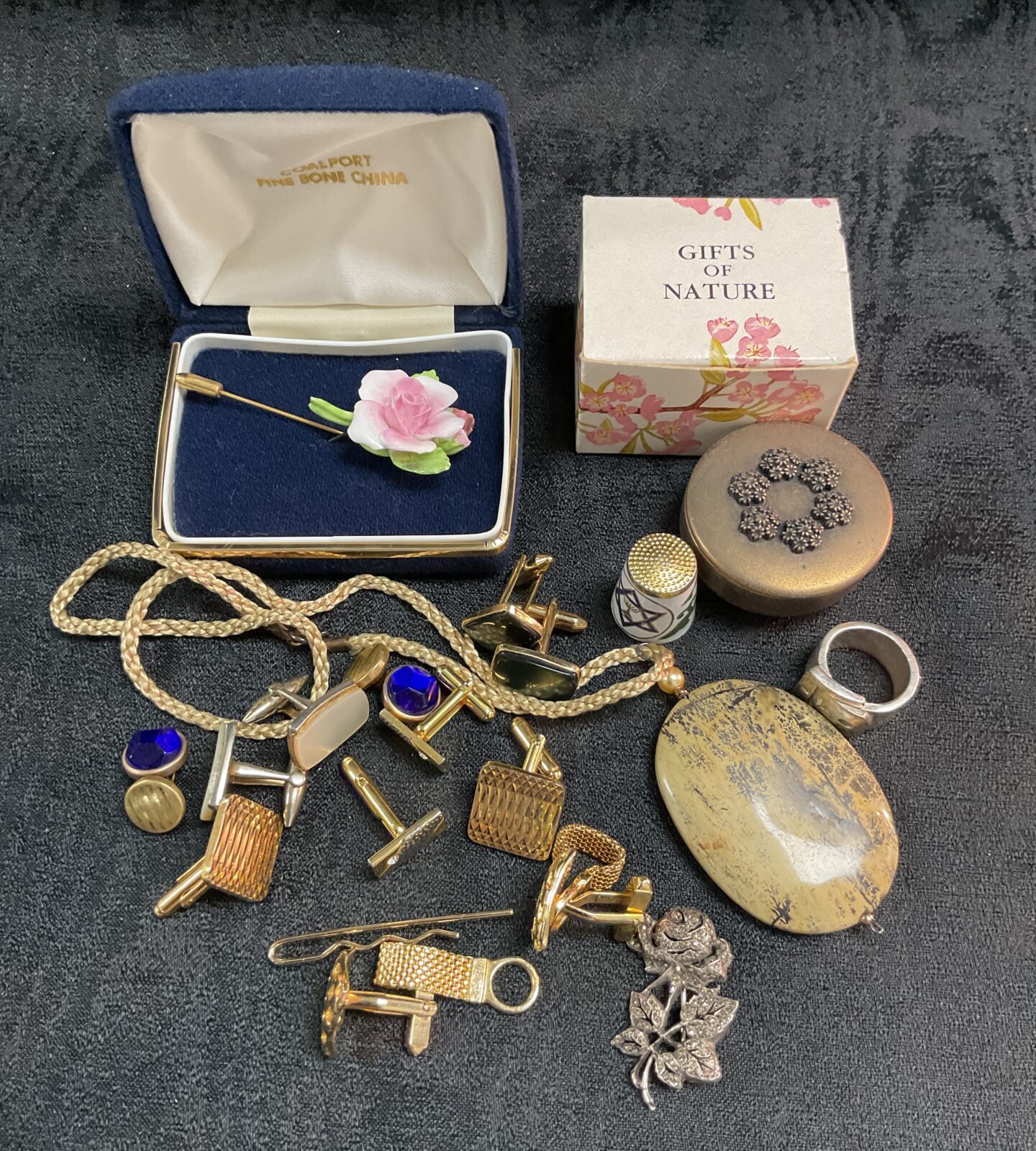 Tray of assorted jewellery inc cuff links and Marcasite brooch