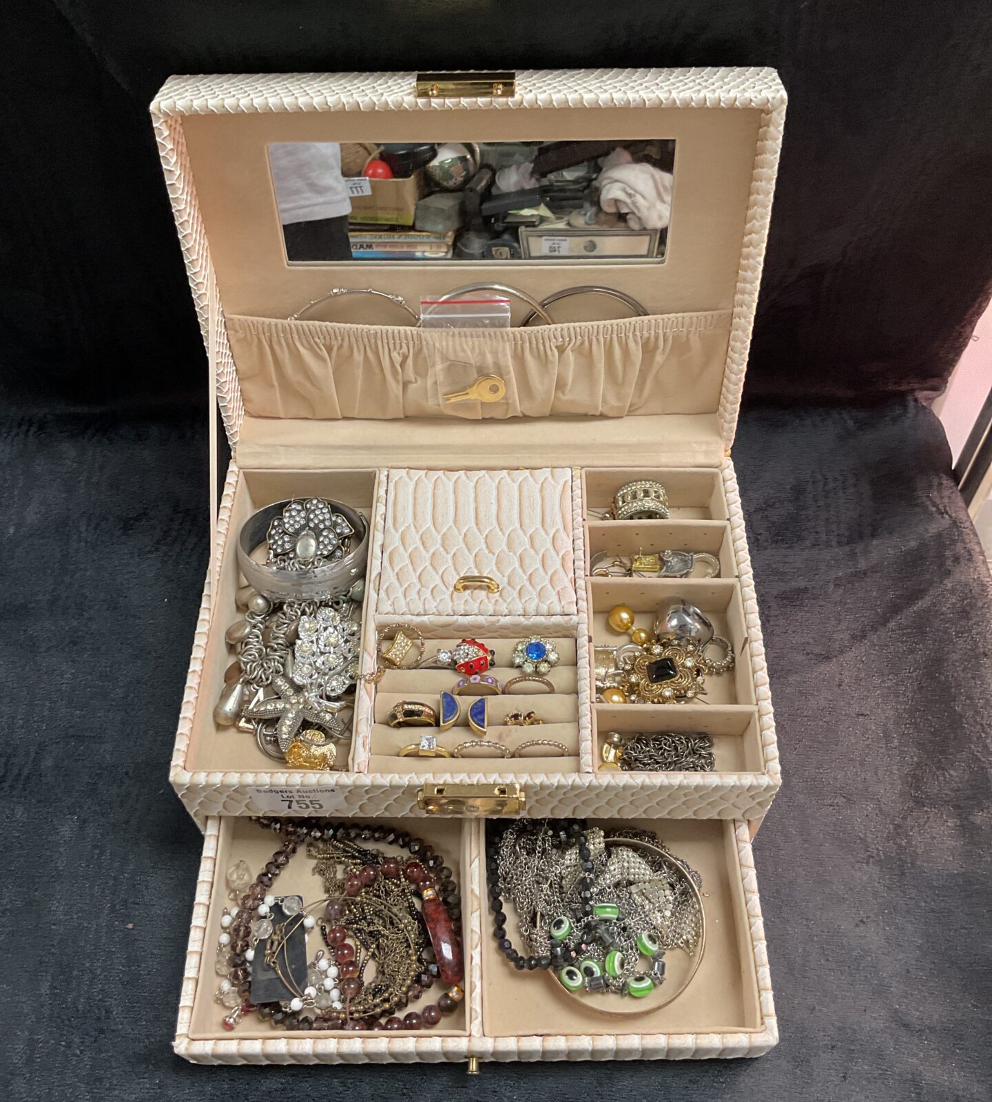 Jewellery box with contents