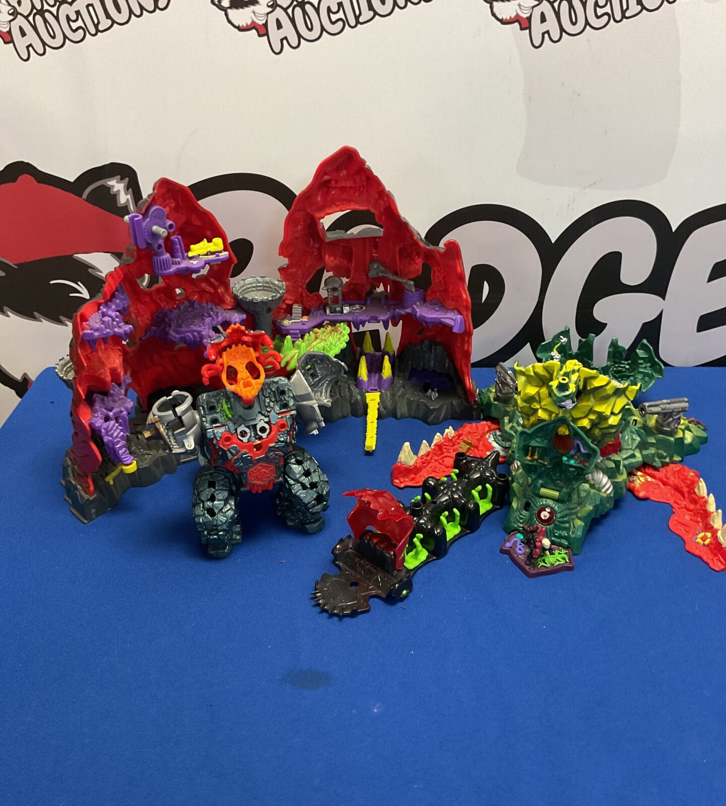 Box of retro MightyMax Playsets, Figures And Accessories Inc Skull Island - Image 2
