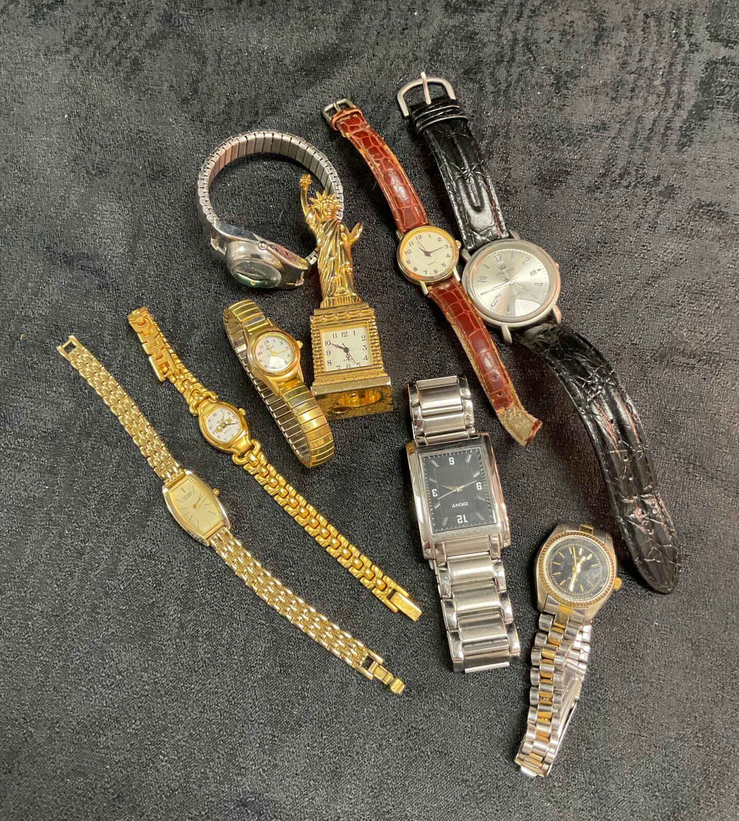 Tray of watches Inc Statue of Liberty desk clock