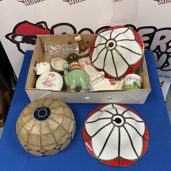 Tray of mixed to include pair of Tiffany style lamp shades