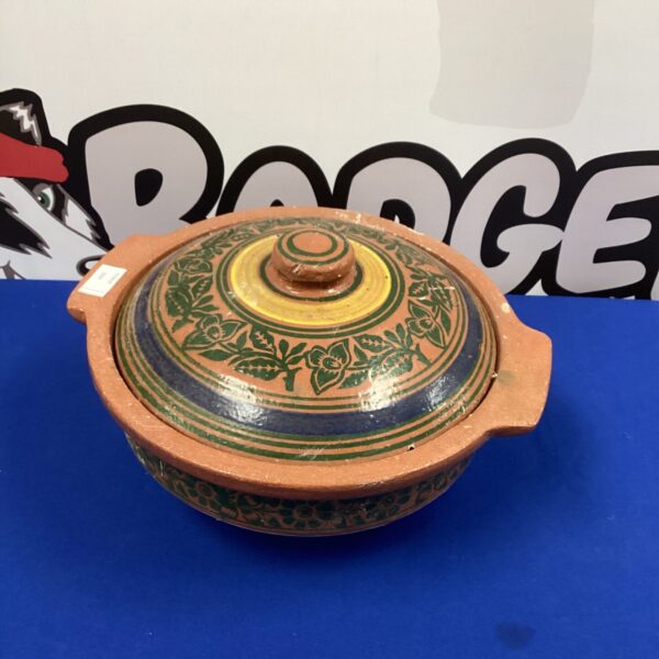 Large earthenware cooking pot