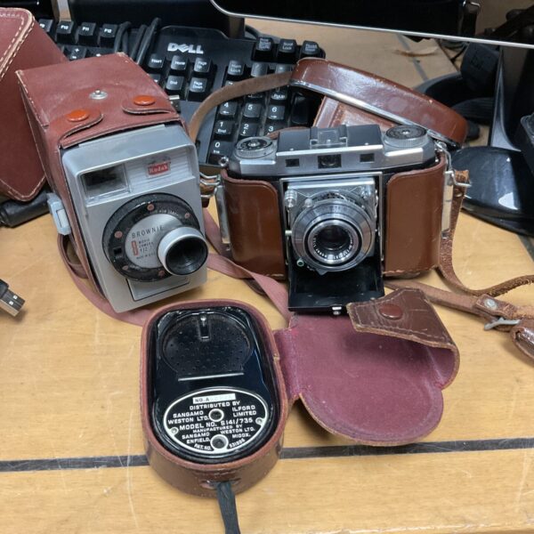 Vintage Kodak Brownie and Contina cameras, collectible photography equipment.