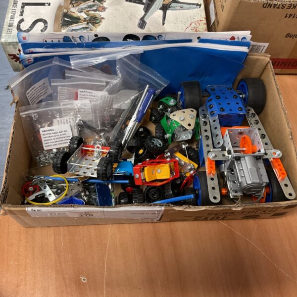 Mixed lot of vintage Meccano parts for construction and building.