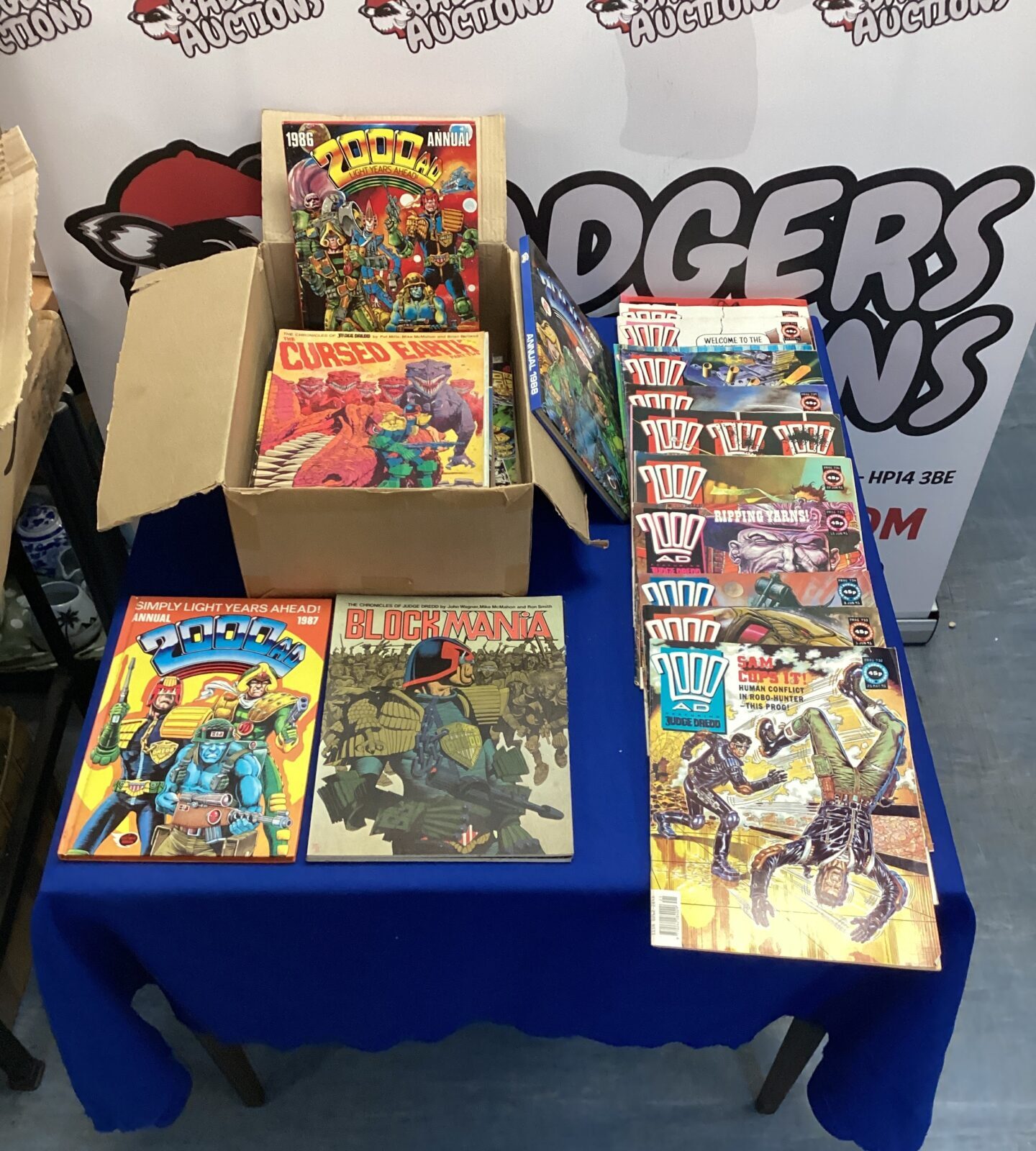Box of 2000AD judge Dredd comics & annuals