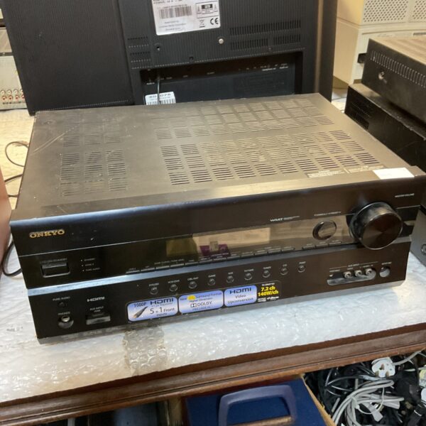Black Onkyo TX-SR607 AV receiver for home cinema setup.