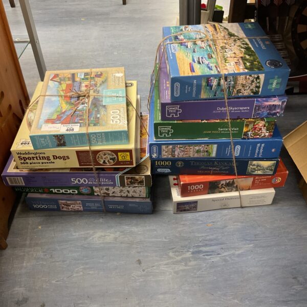 Mixed lot of jigsaw puzzles including Gibson brand puzzles.